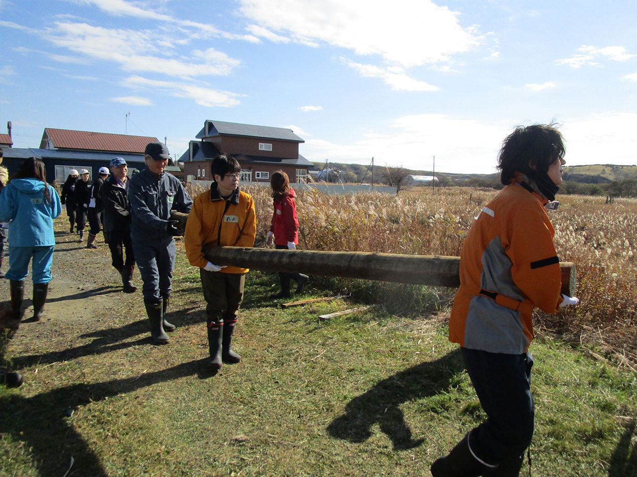 丸太運びの様子