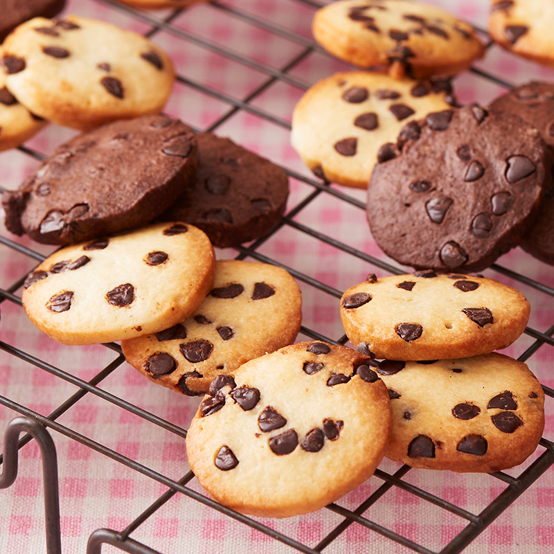 混ぜて焼くだけ！チョコクッキー
